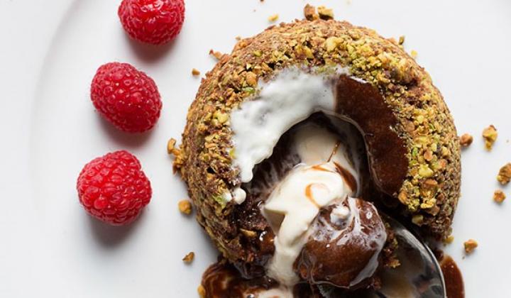 Chocolate Lover´s Obsession - Molten Cake with American Pistachio Crust