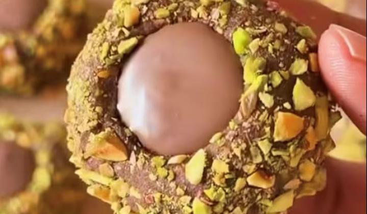 Pistachio Chocolate Cups